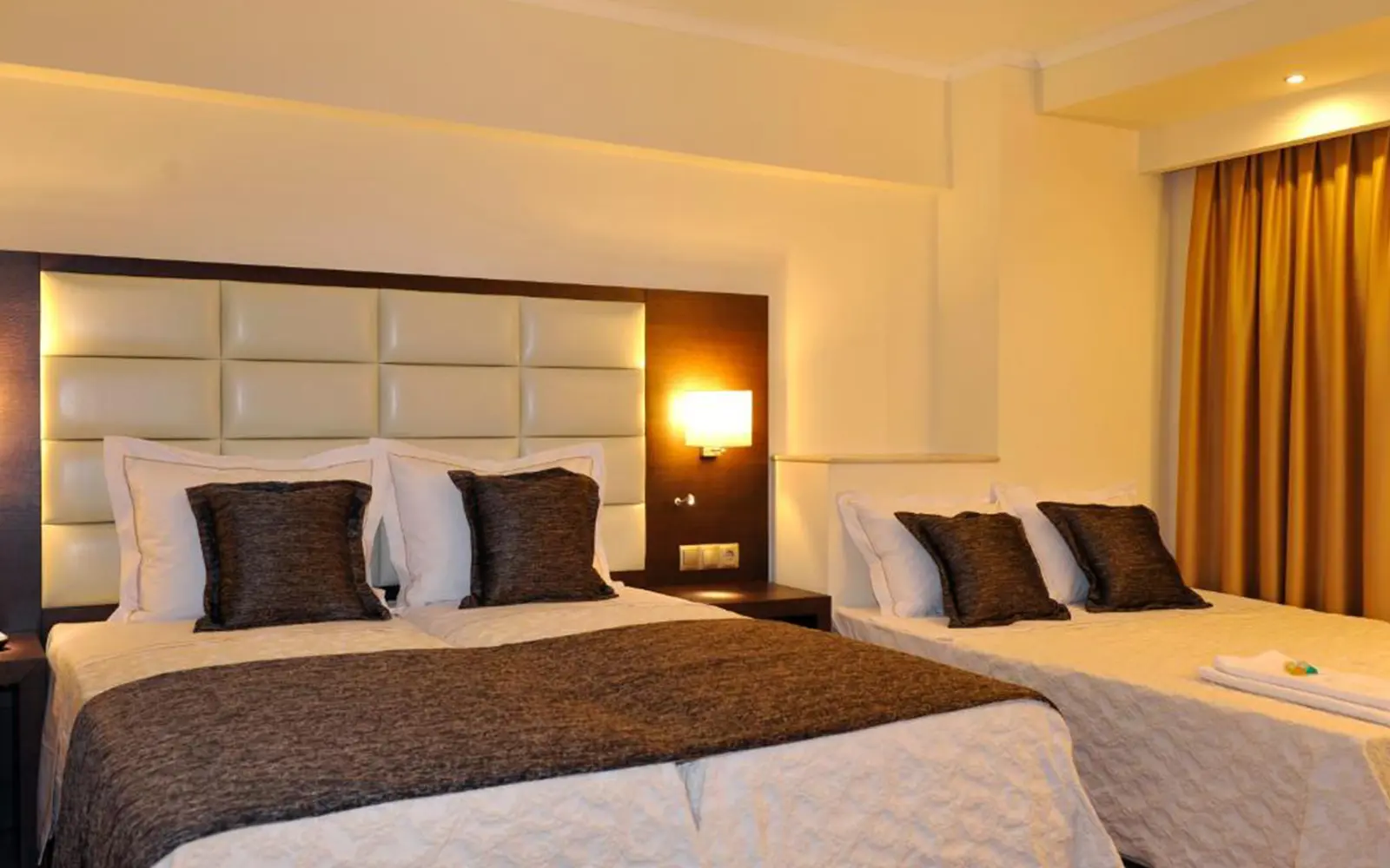 europa-quad-room-bed