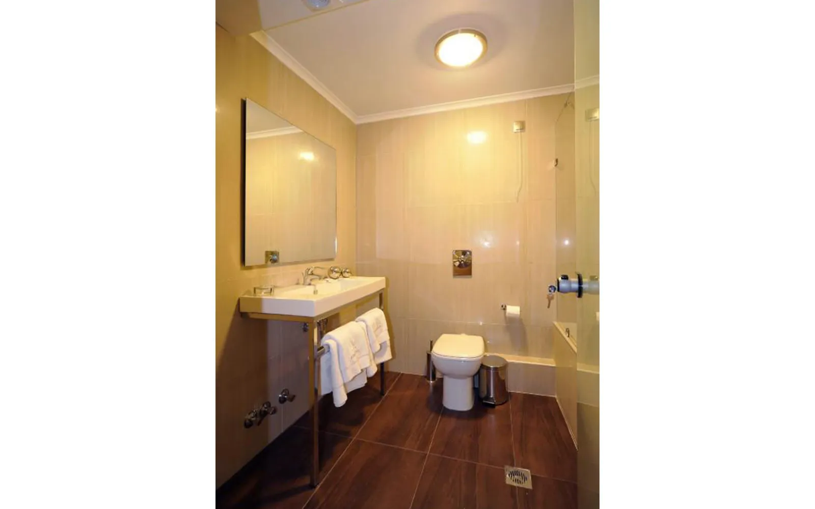 europa-hotel-bathroom