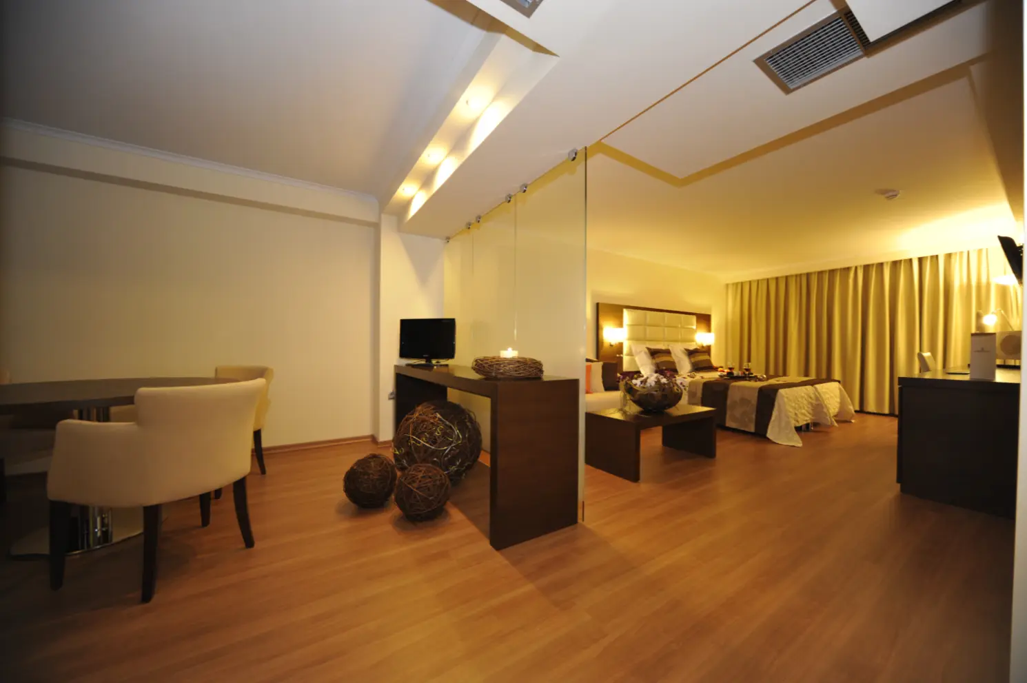 family-room-panoramic